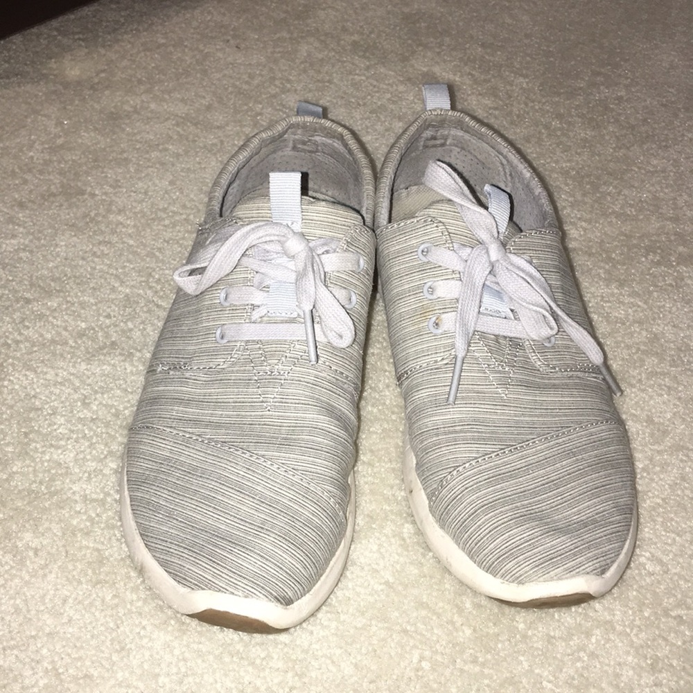 Toms tennis shoes